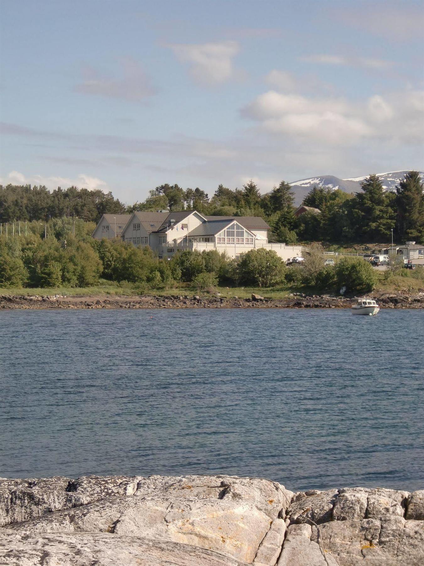 Aalesund Airport Hotel Ytterland Екстер'єр фото